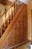 Treppenunterschrank